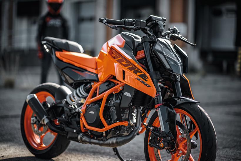 2024 KTM 390 Duke front