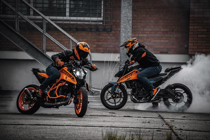 2024 KTM 390 Duke stunt riding