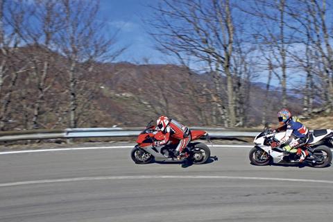 Video: MV Agusta F3 vs Triumph Daytona 675R