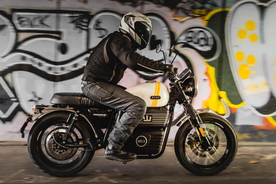 RGNT Scrambler SE ridden through tunnel