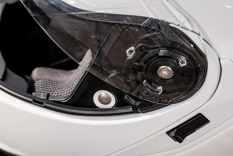 Shoei Neotec 3 visor mechanism