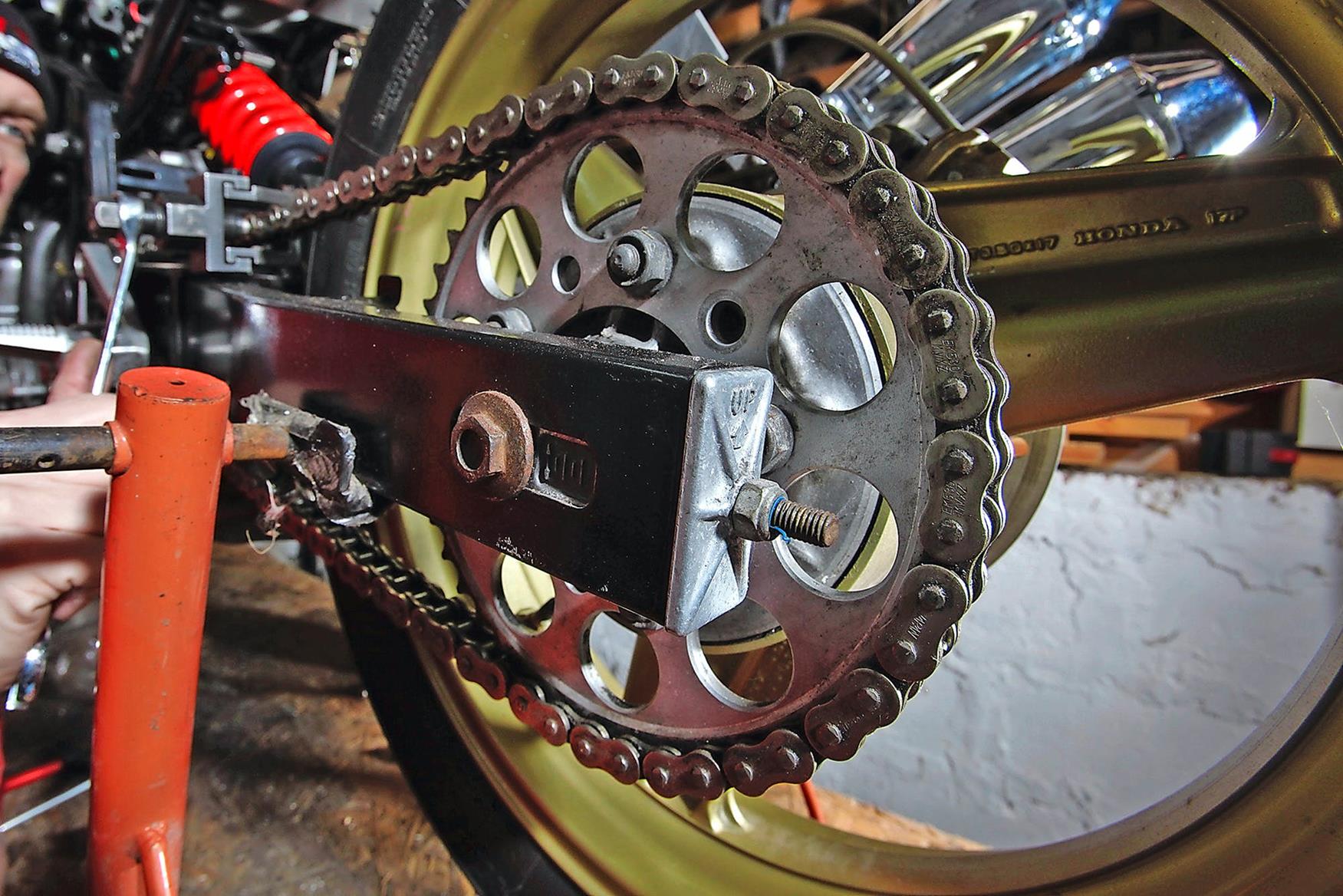 Tips and tricks to get the motorcycle chain in good condition