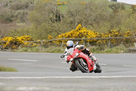 Video: Ducati 1199 Panigale onboard the Isle of Man TT circuit 