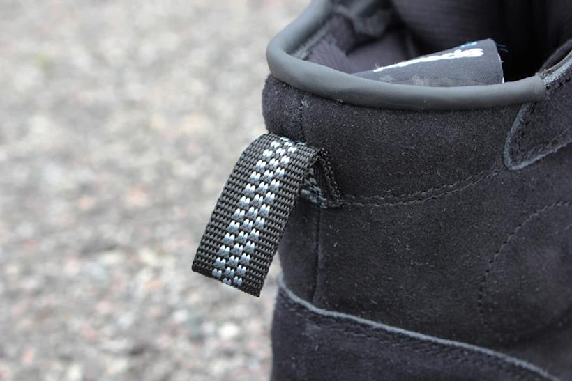 Spada Striders heel pull tab