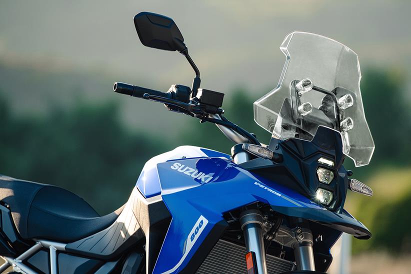 Large front screen on the Suzuki V-Strom 800 RE