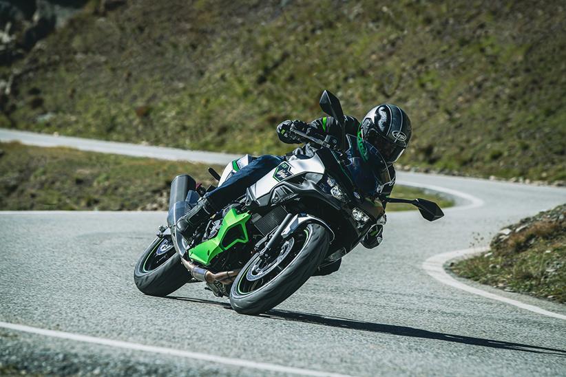 Cornering on the Kawasaki Ninja 7 HEV