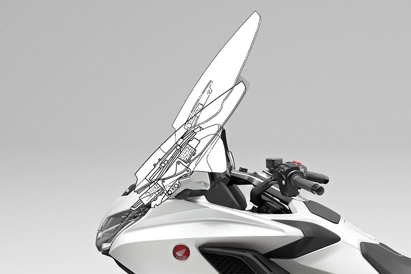 Honda Gold Wing self adjusting screen tech detail