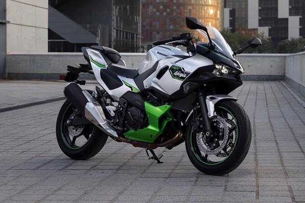 Kawasaki Ninja 7 Hybrid review