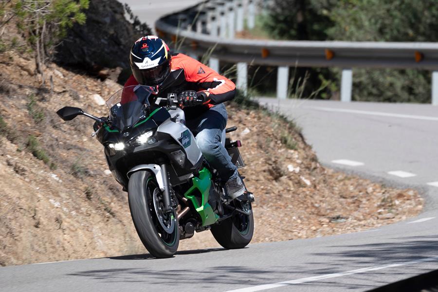 Kawasaki Ninja 7 Hybrid front on the road