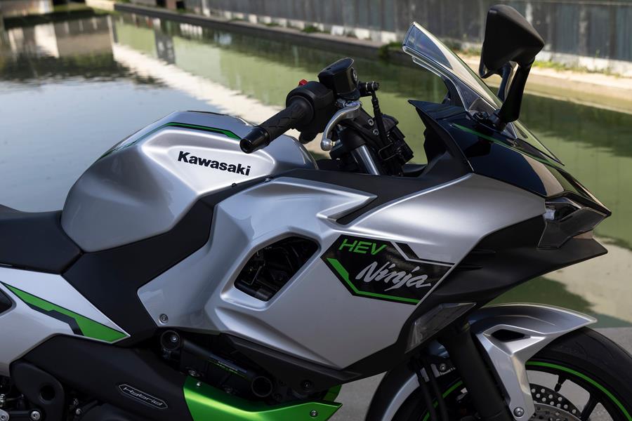 Kawasaki Ninja 7 Hybrid tank and front fairing