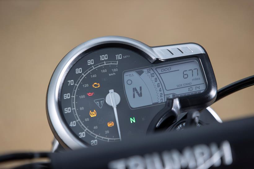 Triumph Scrambler 400 X dash