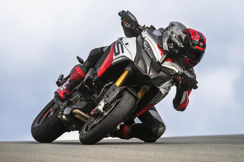 Ducati Multistrada V4 RS knee down