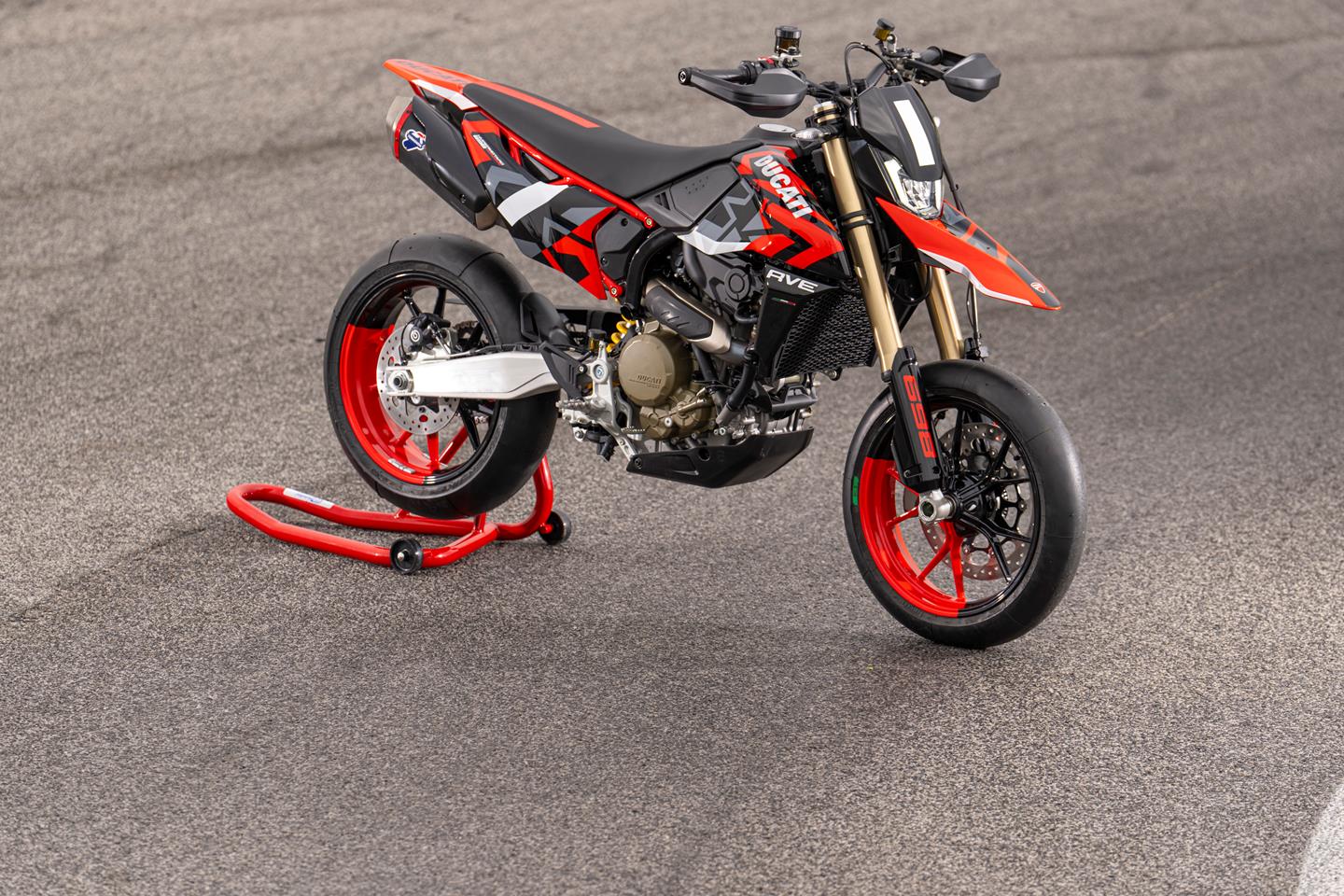 Singles Club: Ducati Reveals Hypermotard 698 Mono