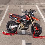 Singles club: Ducati reveals Hypermotard 698 Mono