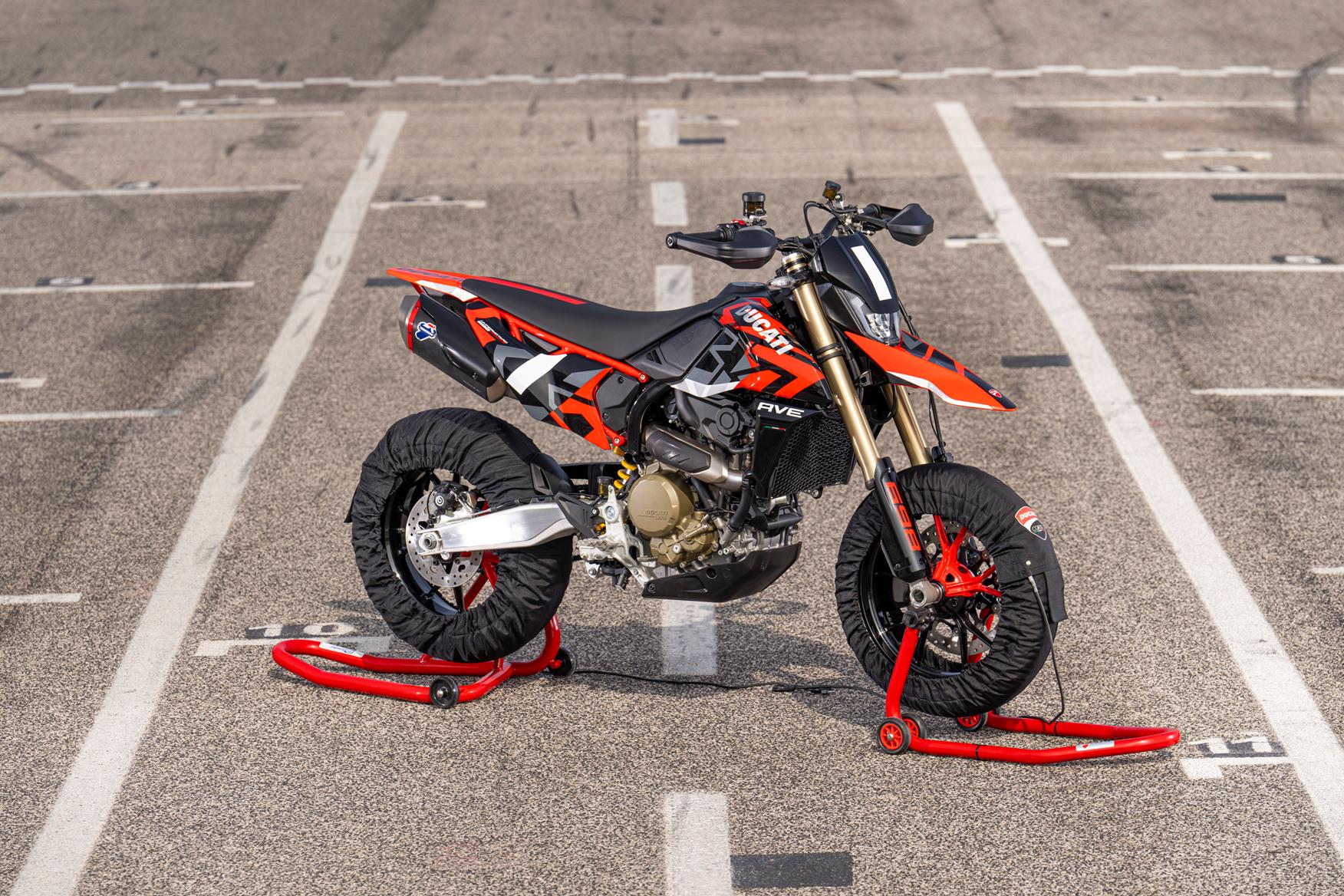 Singles club Ducati reveals Hypermotard 698 Mono