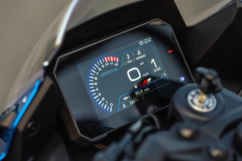 2024 Suzuki GSX-8R TFT dial