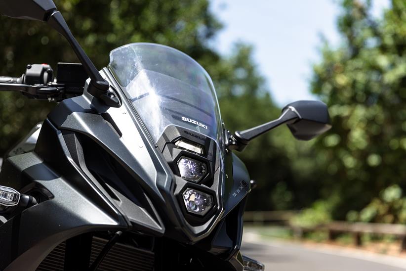 2024 Suzuki GSX-8R screen and headlight details