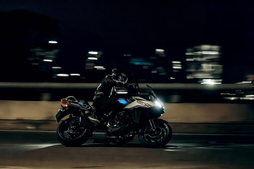 Suzuki GSX-S1000GX - at night