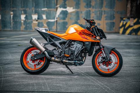 Everyday super naked: meet the new KTM 990 Duke