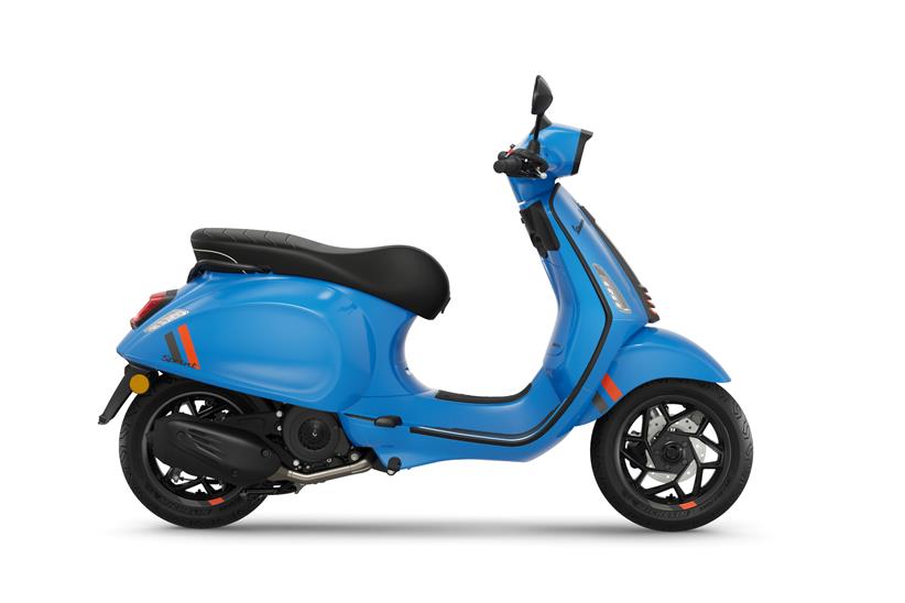 Vespa Sprint S - side static