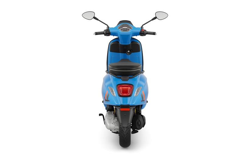 Vespa Sprint S - back