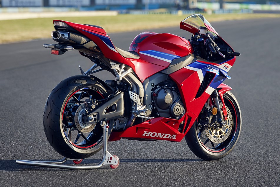Honda CBR600RR returns for 2024 with wings and a new price Honda CBR600RR returns for 2024 with wings and a new price
