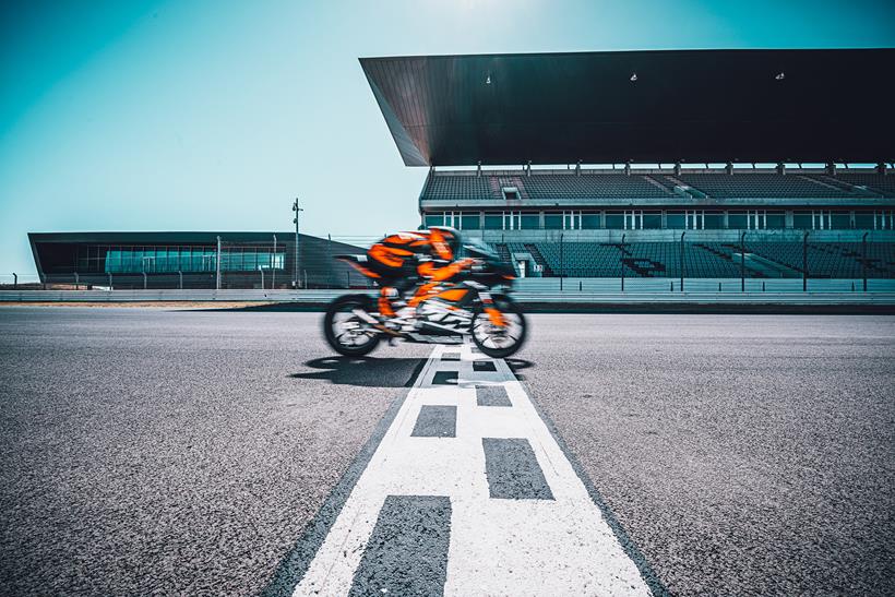 KTM RC 8C crossing the start/finish line on track