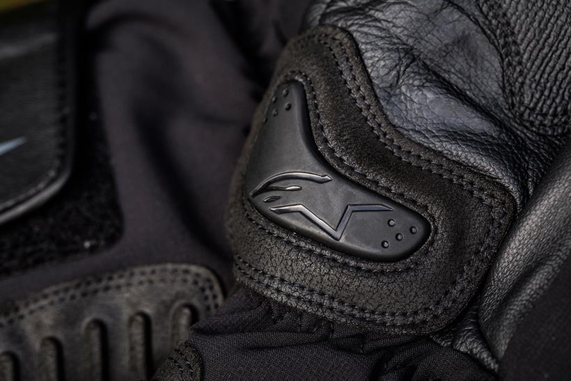 Close up of the Alpinestars HT-7's wrist mounted slider