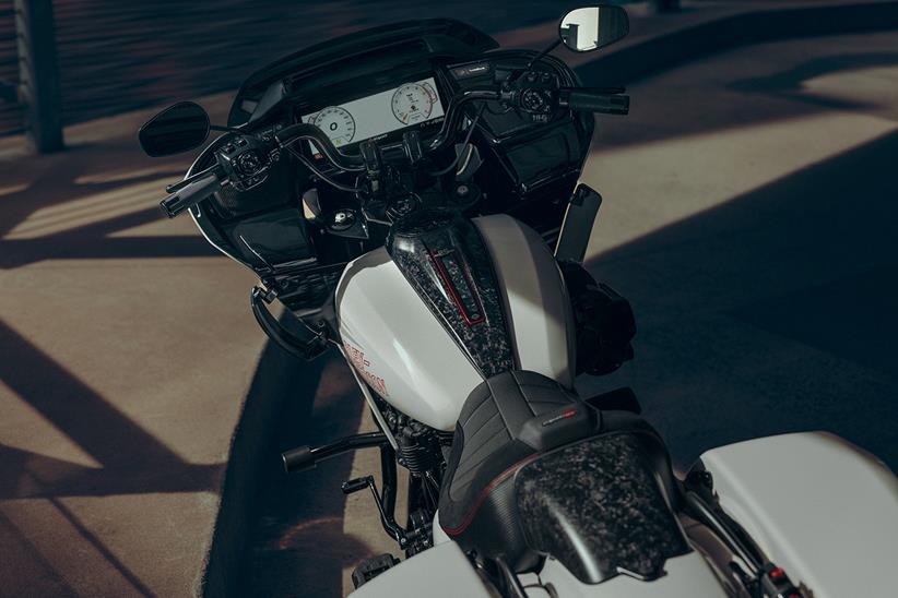 Cockpit view of the Harley-Davidson CVO Road Glide ST