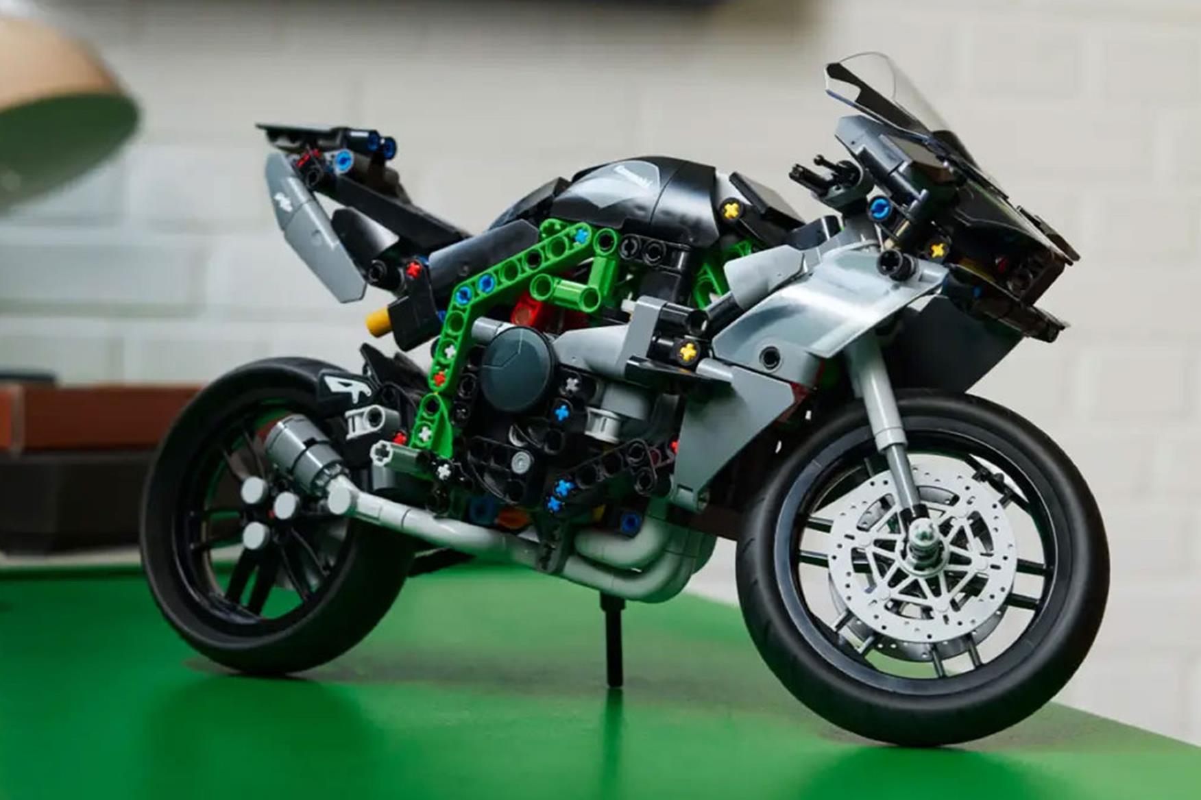 Lego launch Kawasaki Ninja H2R model