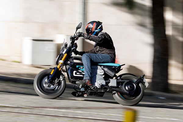 Cornering right on the BMW CE 02