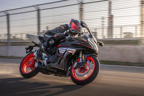 Single-sided screamer! CFMoto introduce racier 450SR S A2 sportsbike