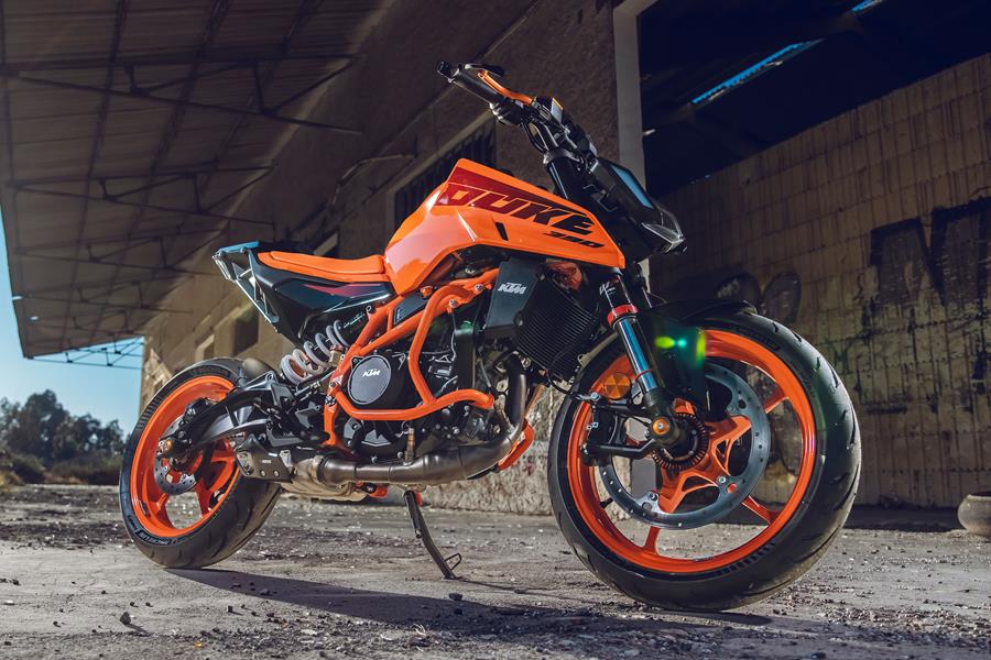 2024 KTM 390 Duke front right side