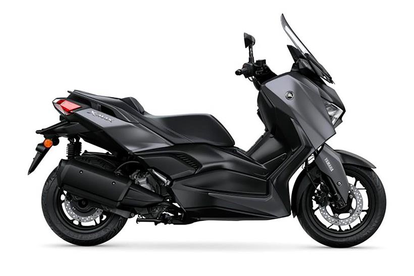 Yamaha XMAX 300 studio shot