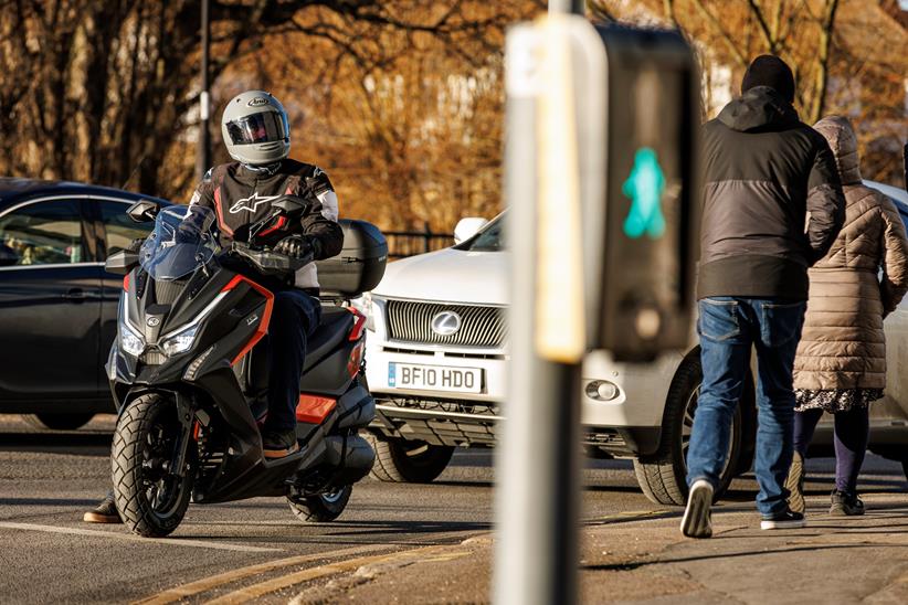 Mid size scooter mega test