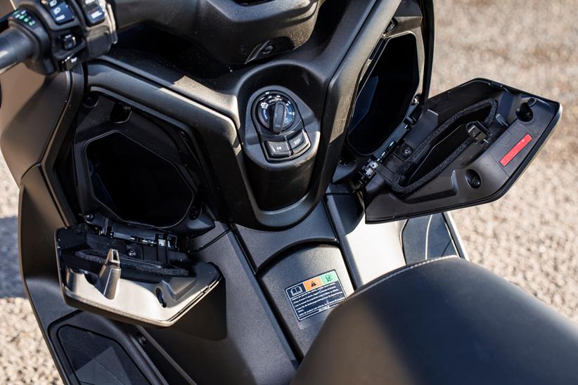 Yamaha XMAX 300 ignition switch and cubby