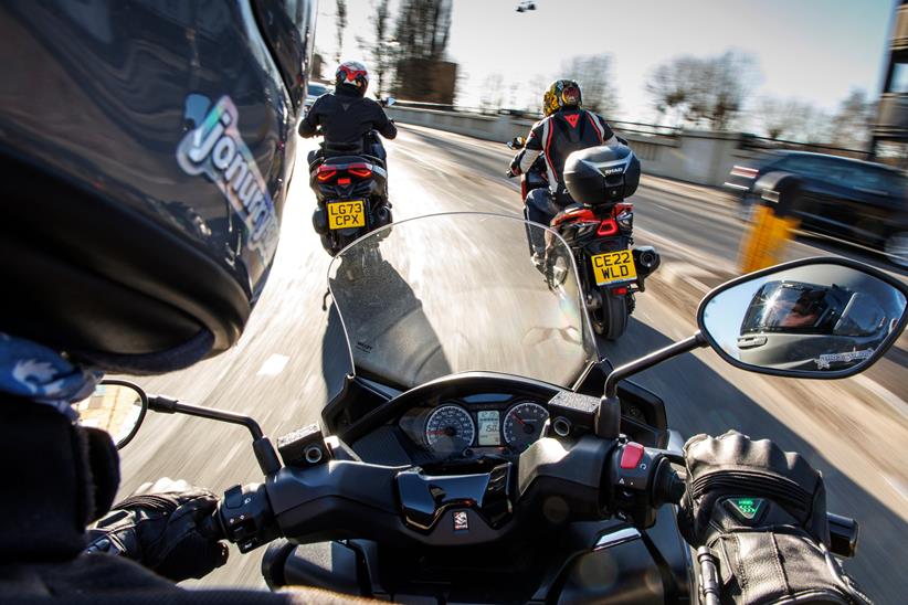Yamaha XMAX 300 vs Kymco DTX360 vs Suzuki Burgman 400 mid-size scooter face-off in town