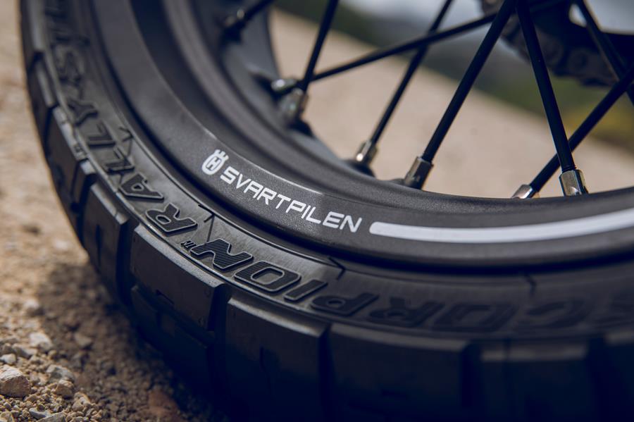 2024 Husqvarna Svartpilen 401 Pirelli tyres