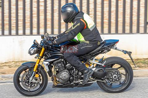 Triumph Speed Triple 1200 RS with clip-ons and electronic suspension in testing | Spy shots