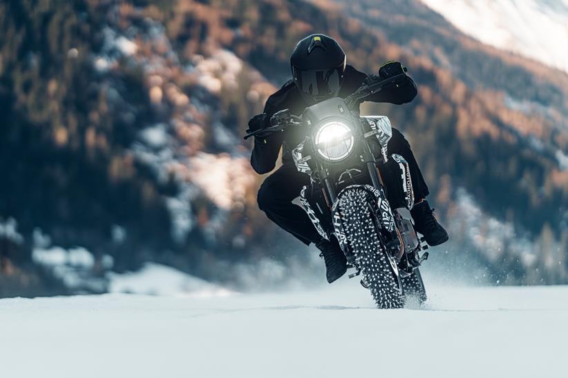 Riding the Husqvarna Svartpilen 801 prototype on ice