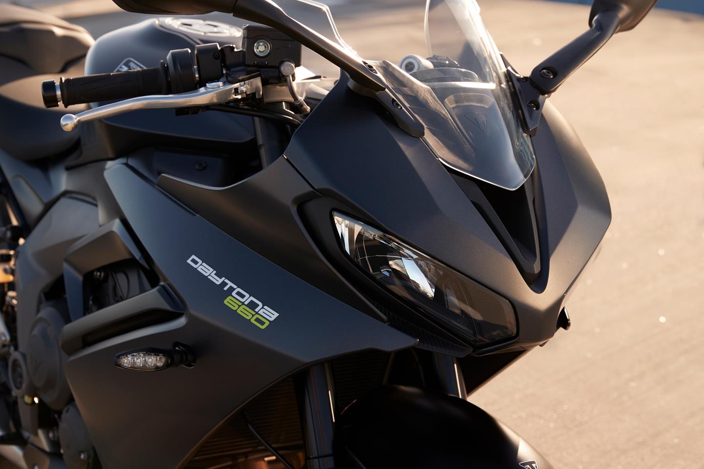 Triumph Daytona660 グラブハンドル（トライアンフ デイトナ660