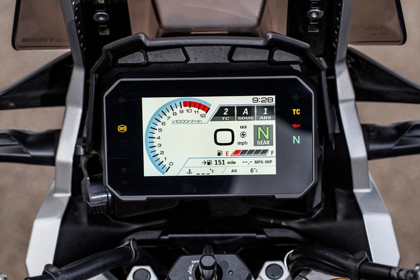 2024 Suzuki V-Strom 1050 DE screen