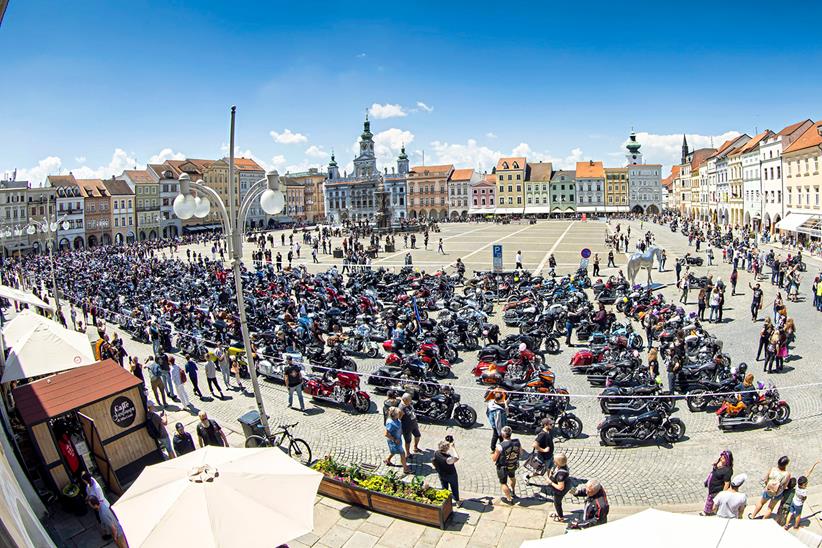 Thousands of Indian Motorcycle fans