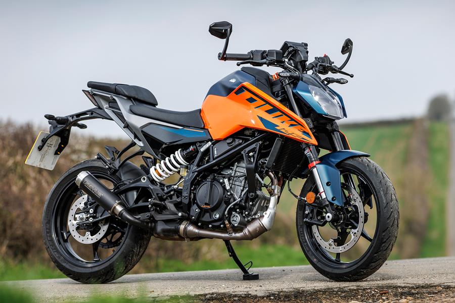 2024 KTM 125 Duke static shot from right side