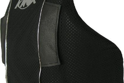 The KNOX chest protector weighs only 200g