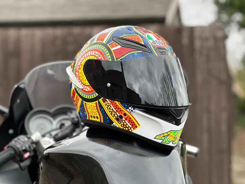 AGV K1 S front right three quarter view 