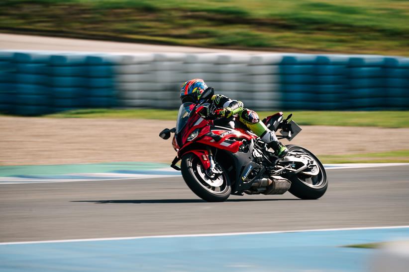 Michael Neeves racing aroun Jerez on a BMW S1000RR Sport, fitted with the Michelin Power 6 Tyres