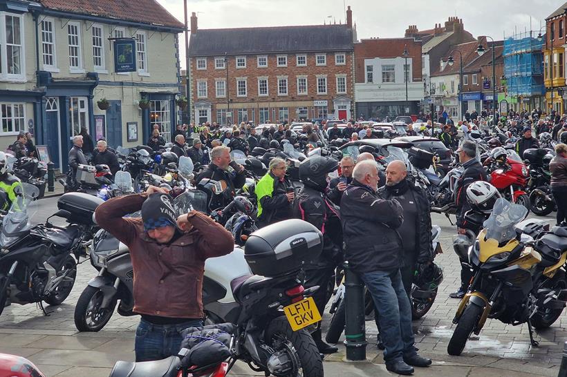 Crowds gather at the start