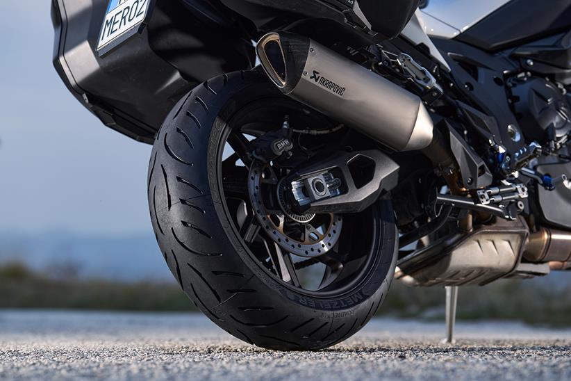 Metzeler Roadtec 02 sports touring tyres