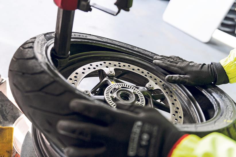 How to change motorcycle tyres at home